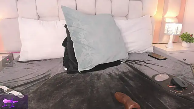 Thiago Jones1 online show from March 19, 8:45 pm