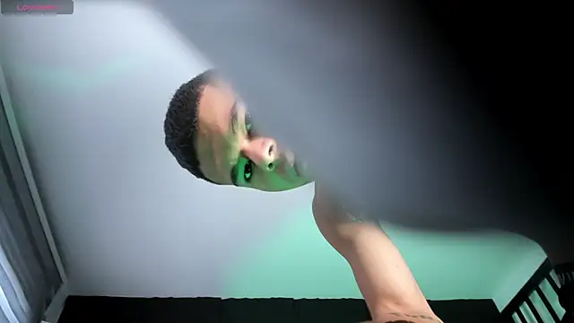 DylanRoyce  online show from April 8, 12:58 pm