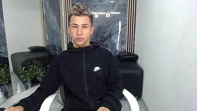 Hollmanhot online show from April 17, 11:35 am