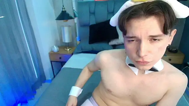 hollannd  online show from April 4, 1:19 pm