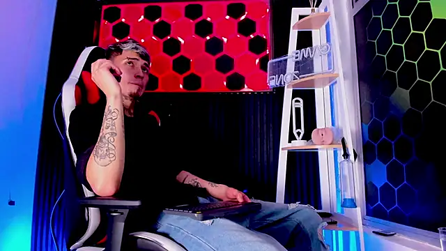 Max Hader  online show from March 30, 9:43 am