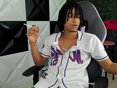 taylor bigdick18 online show from April 18, 11:48 pm