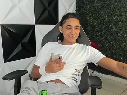 taylor bigdick18 online show from March 26, 1:21 am