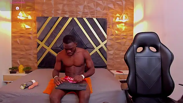 Oliver Laurent  online show from March 25, 11:31 pm