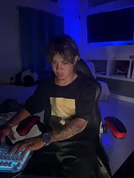 AngelLatinBoy online show from April 3, 4:31 am