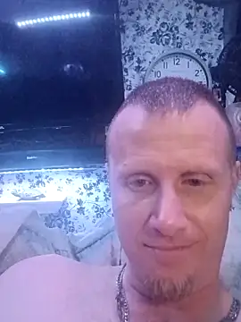 HandsomeDad698832 online show from March 9, 11:04 am