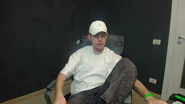 KrewVaughn online show from March 15, 7:49 am