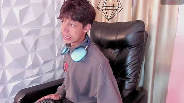 Ethan qop online show from July 1, 11:33 am