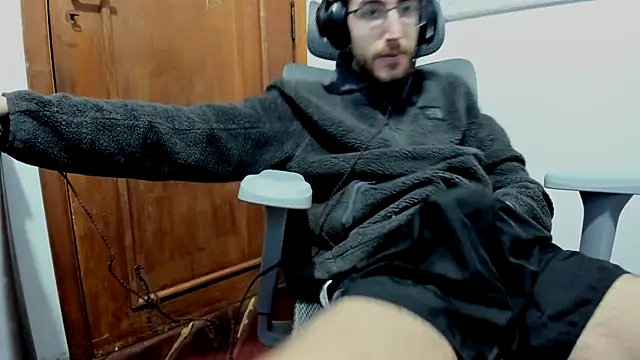 4rthurTV online show from June 30, 1:17 am