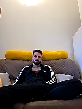 AmicisegretiITA online show from March 23, 4:35 pm