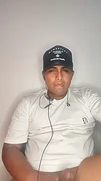 ZaGros0713 online show from April 3, 3:58 am