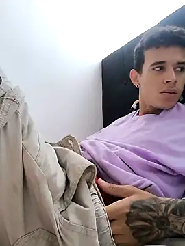 jamesr021 online show from March 30, 2:40 pm