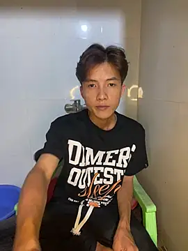 Nguyencuong1999 online show from June 1, 1:22 pm