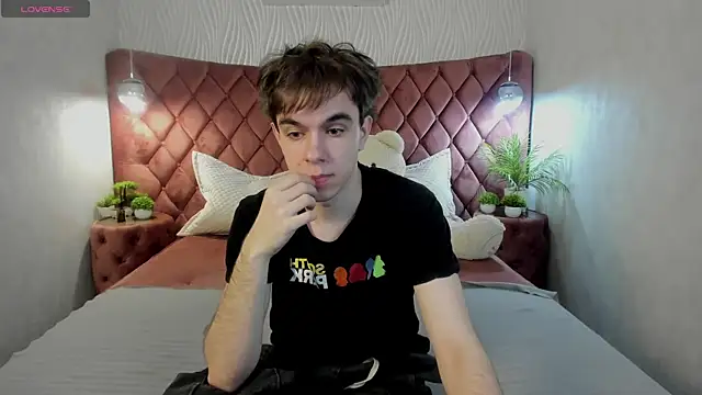 DaveBevy online show from April 3, 8:33 am