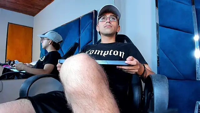 JeremySanders1  online show from April 1, 4:14 am