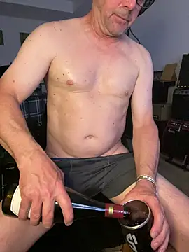 GeetarLuvver online show from May 17, 2:52 am