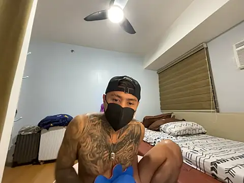 tattoo hottie online show from April 15, 2:39 pm