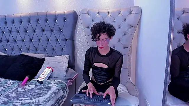 Anaciet Evans online show from April 19, 4:01 am