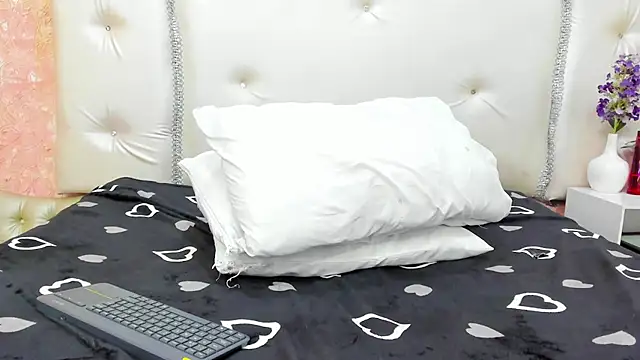 LianCarter  online show from July 9, 8:01 pm