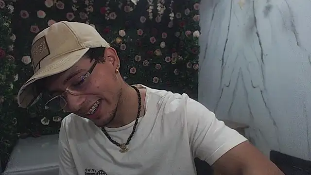 jbarto  online show from May 23, 8:58 pm