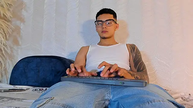 Alan Salazar online show from June 11, 5:44 pm