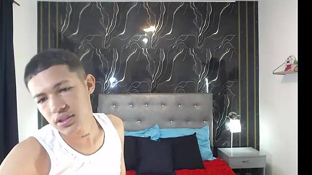 PhillipCox online show from May 21, 1:26 pm
