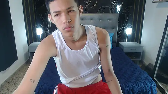 PhillipCox online show from May 28, 7:56 pm