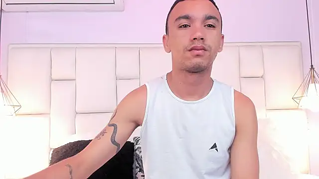 AndresSolorzano1 online show from June 5, 11:38 am