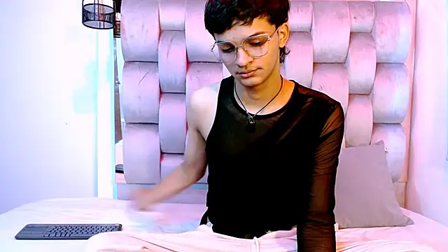 SahirCharm online show from June 20, 5:29 pm