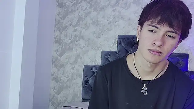 Liam Grayson  online show from April 30, 3:19 pm