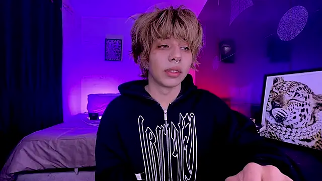 Aronn 44 online show from June 2, 3:13 pm