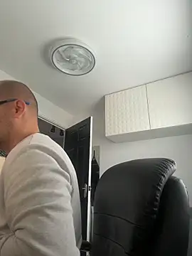 NakedAndrewHot online show from June 8, 9:32 am