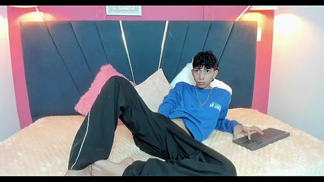 ero boy40 online show from June 3, 4:47 am