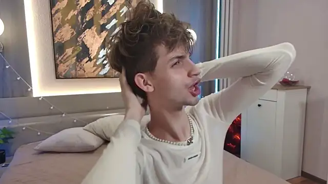 Bimbo boy  online show from June 21, 4:01 pm