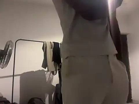 hotblackdick12 online show from May 22, 12:37 am
