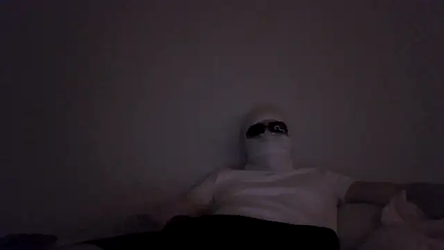 luvrboy777 online show from May 25, 8:15 pm