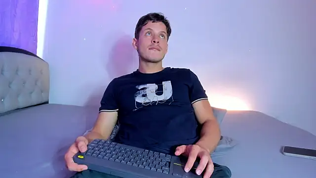 johnycooper08 online show from June 23, 1:48 pm