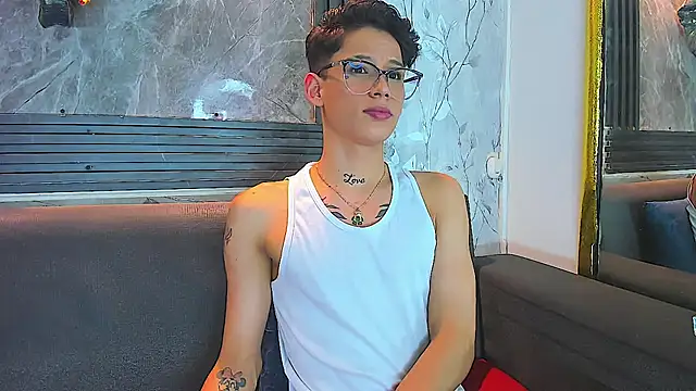 Brianhot0F online show from July 18, 11:15 am