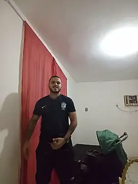 Edneishenrique online show from June 18, 9:31 pm