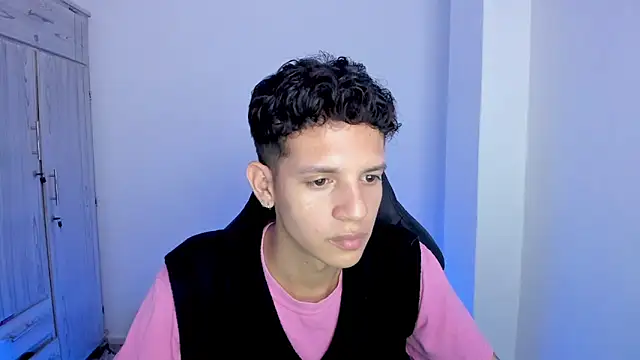 tylerrnova online show from July 5, 4:19 am