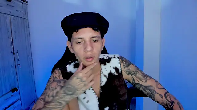 tylerrnova online show from July 25, 3:47 am