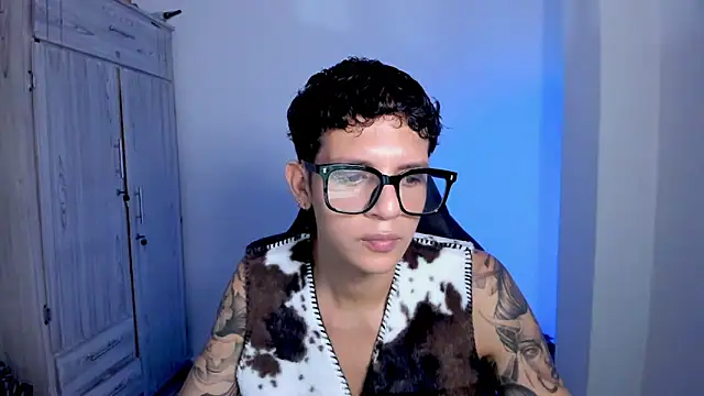 tylerrnova online show from June 23, 3:33 am