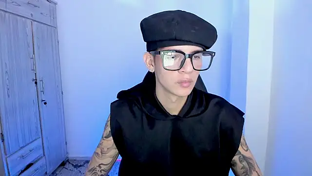 tylerrnova online show from July 8, 1:53 am