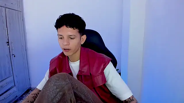 tylerrnova online show from July 12, 4:58 am