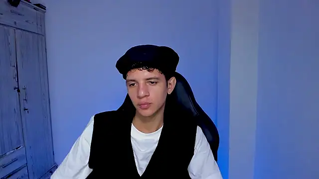 tylerrnova online show from July 27, 3:57 am