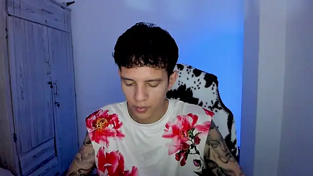 tylerrnova online show from June 24, 4:15 am