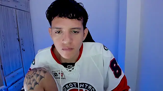 tylerrnova online show from July 18, 3:46 am
