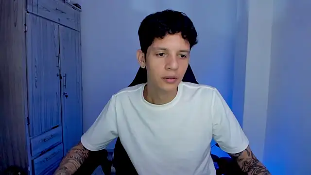tylerrnova online show from July 30, 12:43 am