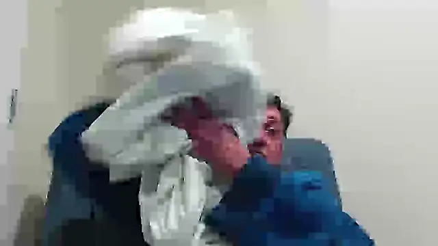 couldbee1 online show from April 6, 5:08 am