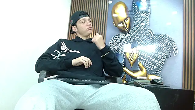 AlejoBussnek online show from July 28, 12:12 pm
